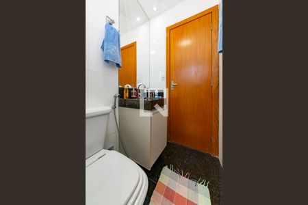 Apartamento à venda com 180m², 3 quartos e 4 vagas Apartamento à venda com 180m², 3 quartos e 4 vagasBanheiro da Suíte