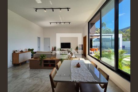 Sala de casa de condomínio para alugar com 4 quartos, 280m² em Vargem Grande, Rio de Janeiro