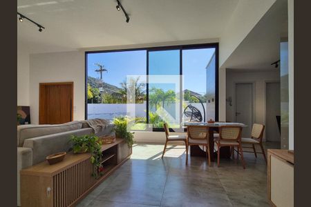 Sala de casa de condomínio para alugar com 4 quartos, 280m² em Vargem Grande, Rio de Janeiro