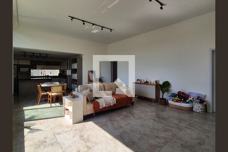 Sala de casa de condomínio para alugar com 4 quartos, 280m² em Vargem Grande, Rio de Janeiro