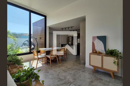 Sala de casa de condomínio para alugar com 4 quartos, 280m² em Vargem Grande, Rio de Janeiro