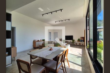 Sala de casa de condomínio para alugar com 4 quartos, 280m² em Vargem Grande, Rio de Janeiro