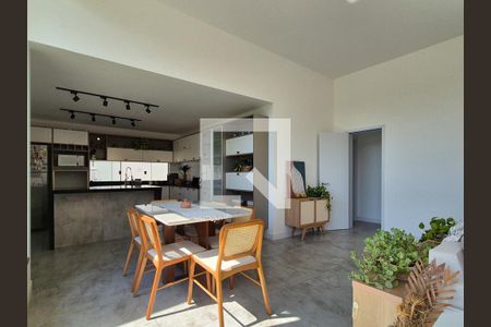 Sala de casa de condomínio para alugar com 4 quartos, 280m² em Vargem Grande, Rio de Janeiro