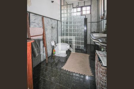 Casa à venda com 240m², 3 quartos e 3 vagas Casa à venda com 240m², 3 quartos e 3 vagasBanheiro