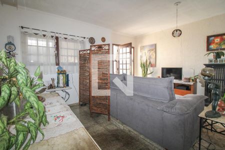 Casa à venda com 240m², 3 quartos e 3 vagas Casa à venda com 240m², 3 quartos e 3 vagasSala