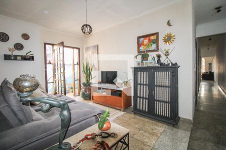 Casa à venda com 240m², 3 quartos e 3 vagas Casa à venda com 240m², 3 quartos e 3 vagasSala