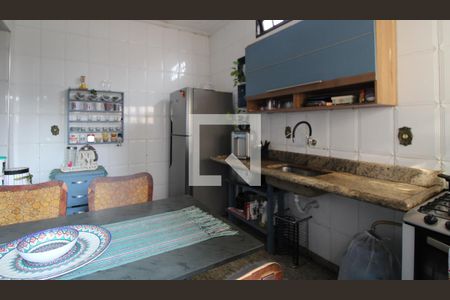 Casa à venda com 240m², 3 quartos e 3 vagas Casa à venda com 240m², 3 quartos e 3 vagasCozinha