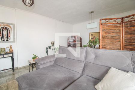 Casa à venda com 240m², 3 quartos e 3 vagas Casa à venda com 240m², 3 quartos e 3 vagasSala