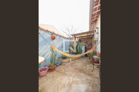 Casa à venda com 240m², 3 quartos e 3 vagas Casa à venda com 240m², 3 quartos e 3 vagasÁrea externa