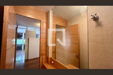 Apartamento à venda com 310m², 3 quartos e 2 vagas Apartamento à venda com 310m², 3 quartos e 2 vagasLavabo