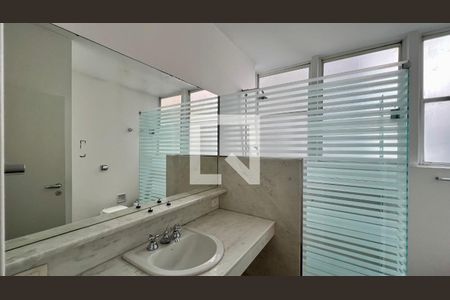 Apartamento à venda com 310m², 3 quartos e 2 vagas Apartamento à venda com 310m², 3 quartos e 2 vagasQuarto 2