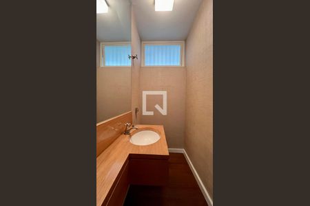 Apartamento à venda com 310m², 3 quartos e 2 vagas Apartamento à venda com 310m², 3 quartos e 2 vagasLavabo