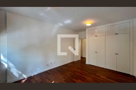 Apartamento à venda com 310m², 3 quartos e 2 vagas Apartamento à venda com 310m², 3 quartos e 2 vagasQuarto 2