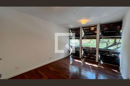 Apartamento à venda com 310m², 3 quartos e 2 vagas Apartamento à venda com 310m², 3 quartos e 2 vagasQuarto 2