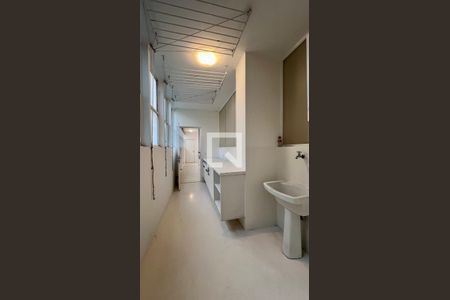Apartamento à venda com 310m², 3 quartos e 2 vagas Apartamento à venda com 310m², 3 quartos e 2 vagasÁrea de Serviço