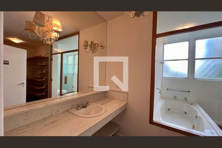 Apartamento à venda com 310m², 3 quartos e 2 vagas Apartamento à venda com 310m², 3 quartos e 2 vagasQuarto 3
