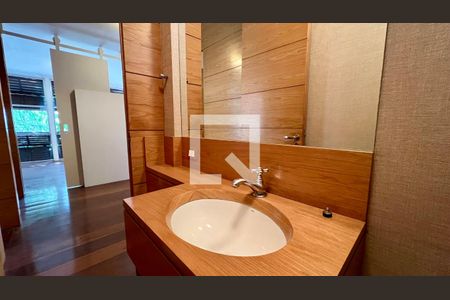 Apartamento à venda com 310m², 3 quartos e 2 vagas Apartamento à venda com 310m², 3 quartos e 2 vagasLavabo