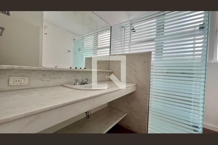 Apartamento à venda com 310m², 3 quartos e 2 vagas Apartamento à venda com 310m², 3 quartos e 2 vagasQuarto 2