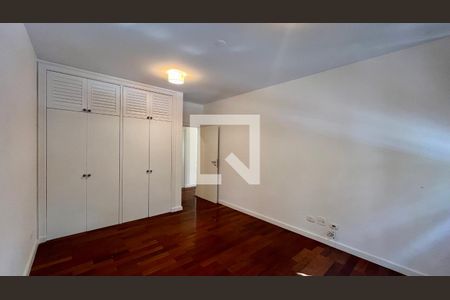 Apartamento à venda com 310m², 3 quartos e 2 vagas Apartamento à venda com 310m², 3 quartos e 2 vagasQuarto 1
