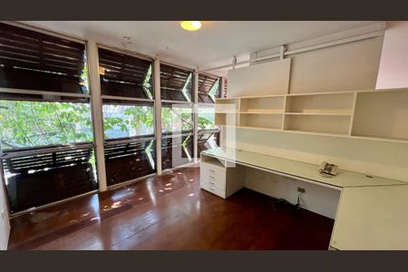 Apartamento à venda com 310m², 3 quartos e 2 vagas Apartamento à venda com 310m², 3 quartos e 2 vagasSala