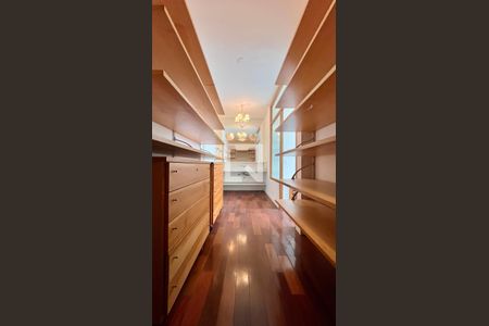 Apartamento à venda com 310m², 3 quartos e 2 vagas Apartamento à venda com 310m², 3 quartos e 2 vagasQuarto 3