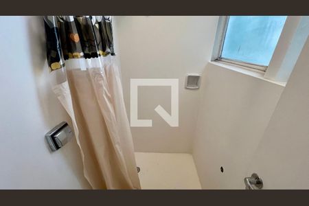 Apartamento à venda com 310m², 3 quartos e 2 vagas Apartamento à venda com 310m², 3 quartos e 2 vagasBanheiro de Serviço