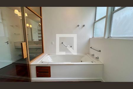 Apartamento à venda com 310m², 3 quartos e 2 vagas Apartamento à venda com 310m², 3 quartos e 2 vagasQuarto 3