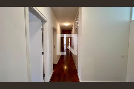 Apartamento à venda com 310m², 3 quartos e 2 vagas Apartamento à venda com 310m², 3 quartos e 2 vagasCorredor