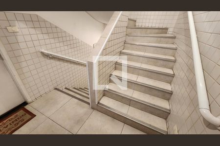 Apartamento para alugar com 80m², 3 quartos e 1 vaga Apartamento para alugar com 80m², 3 quartos e 1 vagaEscada