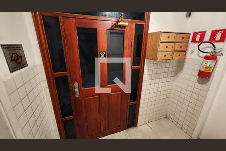 Apartamento para alugar com 80m², 3 quartos e 1 vaga Apartamento para alugar com 80m², 3 quartos e 1 vagaEscada