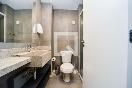 Banheiro de kitnet/studio para alugar com 1 quarto, 26m² em Mont’serrat, Porto Alegre