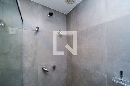 Banheiro de kitnet/studio para alugar com 1 quarto, 26m² em Mont’serrat, Porto Alegre