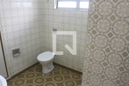 Casa à venda com 180m², 2 quartos e 2 vagasBanheiro 1