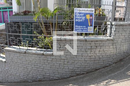 Casa à venda com 180m², 2 quartos e 2 vagasPlaquinha