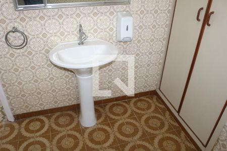 Casa à venda com 180m², 2 quartos e 2 vagasBanheiro 1