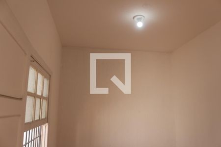 Casa à venda com 180m², 2 quartos e 2 vagasQuarto de Serviço