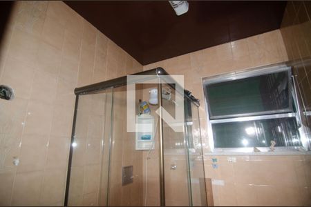 Casa à venda com 180m², 4 quartos e 2 vagasBnaheiro