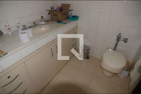 Casa à venda com 180m², 4 quartos e 2 vagasLavabo