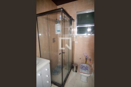 Casa à venda com 180m², 4 quartos e 2 vagasBnaheiro