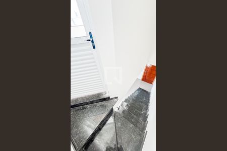 Apartamento à venda com 86m², 2 quartos e 2 vagas Apartamento à venda com 86m², 2 quartos e 2 vagasEscada