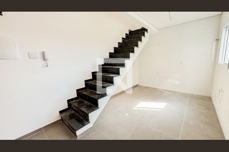 Apartamento à venda com 86m², 2 quartos e 2 vagas Apartamento à venda com 86m², 2 quartos e 2 vagasCozinha - Escada