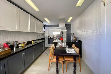 Apartamento para alugar com 440m², 6 quartos e 2 vagas Apartamento para alugar com 440m², 6 quartos e 2 vagasCozinha