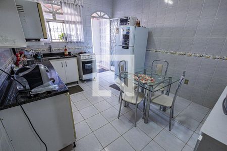 Casa à venda com 350m², 3 quartos e 2 vagas Casa à venda com 350m², 3 quartos e 2 vagasCozinha