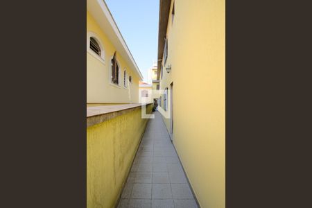 Casa à venda com 255m², 4 quartos e 8 vagasCorredor Lateral