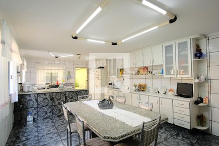 Casa à venda com 255m², 4 quartos e 8 vagasCozinha