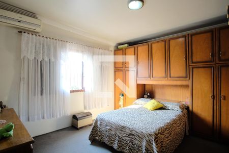 Casa à venda com 255m², 4 quartos e 8 vagasSuíte 1