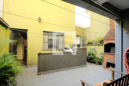 Casa à venda com 255m², 4 quartos e 8 vagasQuintal