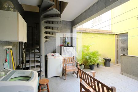 Casa à venda com 255m², 4 quartos e 8 vagasQuintal
