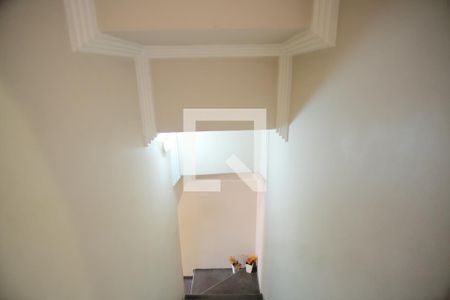 Casa à venda com 255m², 4 quartos e 8 vagasEscada