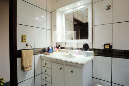 Casa à venda com 255m², 4 quartos e 8 vagasBanheiro da Suíte 1